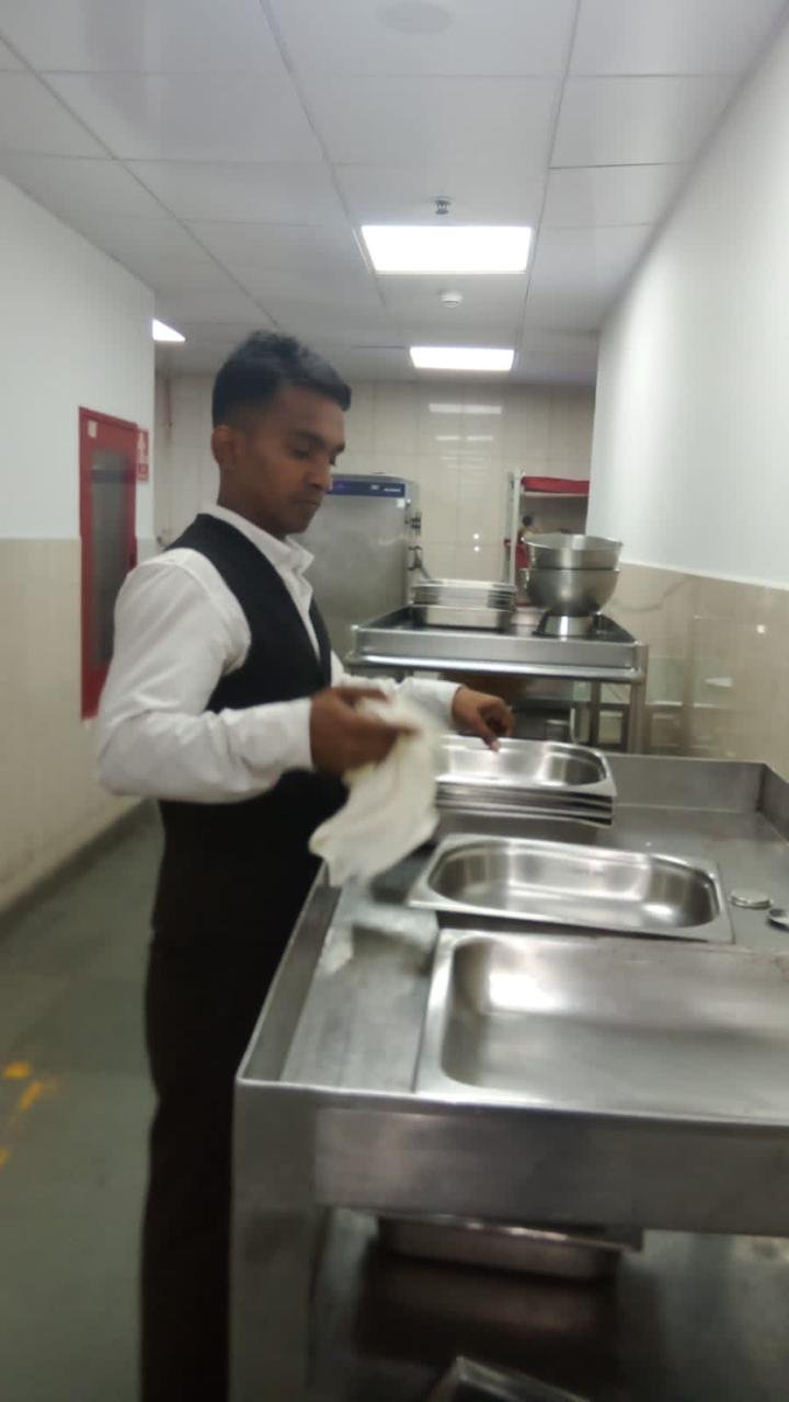 Candidate working in service area